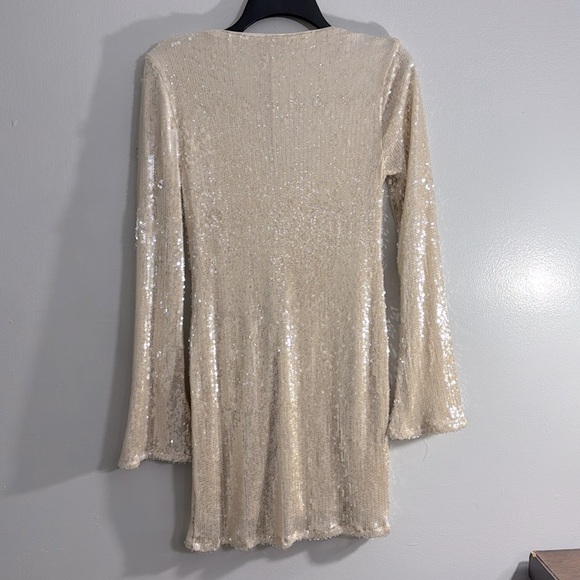 Wild Fable Sequin V-Neck Dress in Cream Size Small Pull Over Long Sleeves - Picture 3 of 10